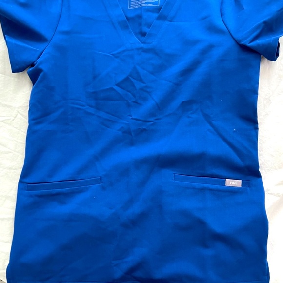 FIGS Casma Three Pocket Scrub Top Electric Blue - Picture 6 of 6